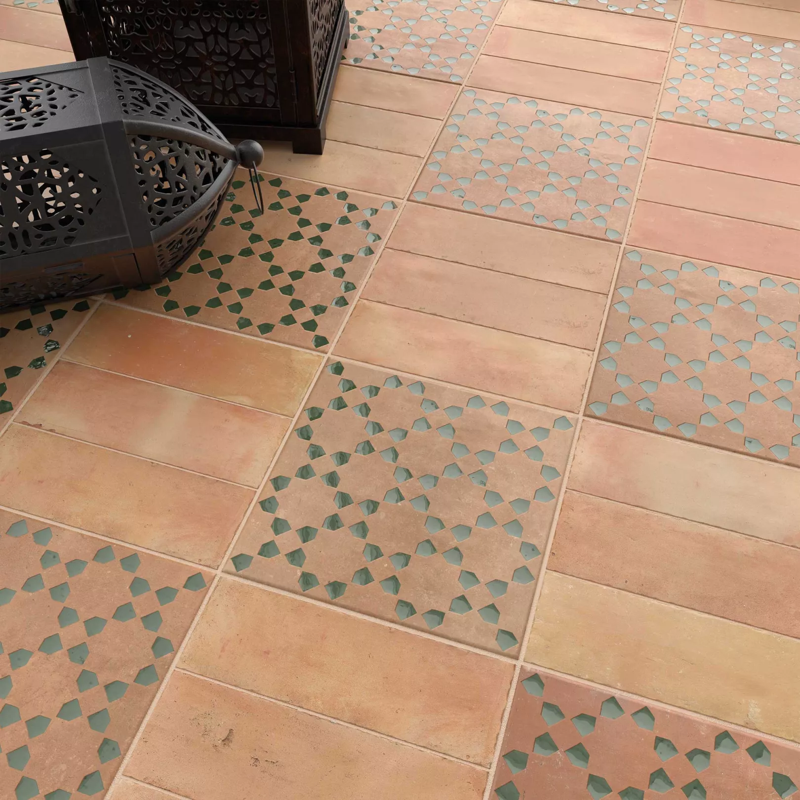 grès cérame BEJMAT DECOR Tan Olive 15x15cm (50%) + BEJMAT Tan Matt 15x5cm (50%) (pose en damier)