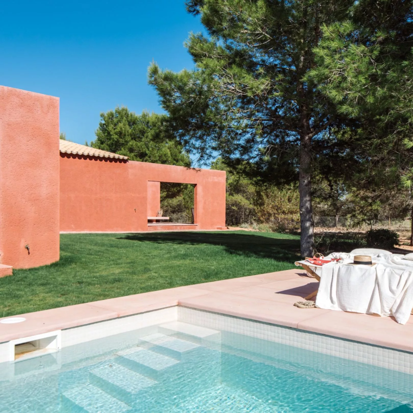 Mosaïque Unicolor piscine  carré brillant ou antidérapant sur trame nylon